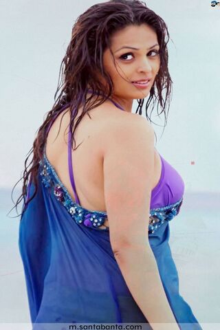 Elegance by the Shore: Anjana Sukhani's Stunning Look