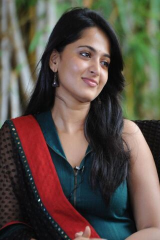 Graceful Elegance: The Essence of Indian Beauty 🌺✨