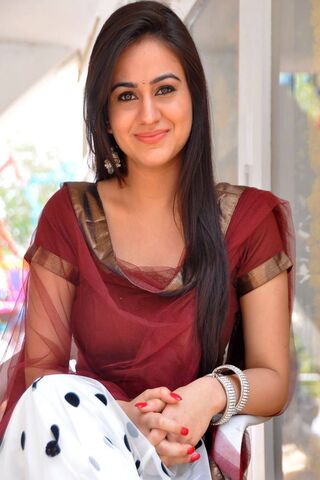 Aksha: A Portrait of Grace and Elegance 🌸