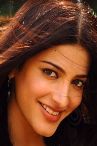 The Charismatic Charm of Shruti Haasan 🌟