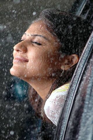 Nayantara: Embracing the Rain 🌧️✨