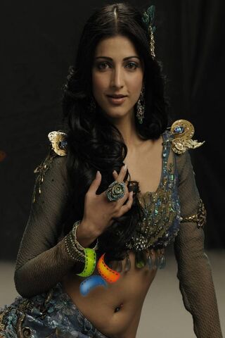Enchanting Elegance: The Art of Sruthi Haasan