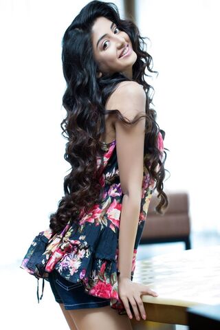Charming Elegance: Poonam Kaur's Floral Vibe 🌸✨