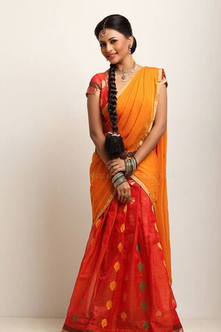 Suza: A Celebration of Elegance in Traditional Attire 🌼✨