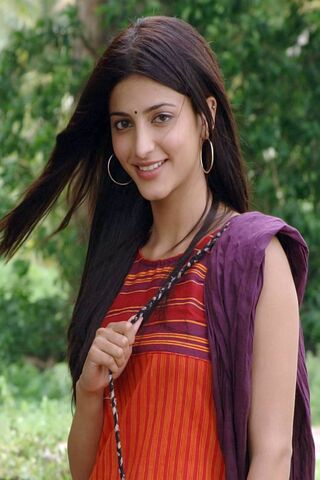 Radiant Charm: The Essence of Shruti Haasan