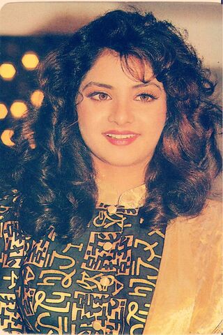 The Enigmatic Charm of Divya Bharti ✨