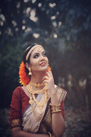 Elegance in Tradition: Shreyasi Shaw's Graceful Portrait