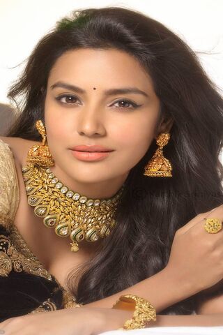 Elegance Personified: The Radiance of Priya Anand ✨