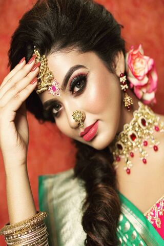 Elegance Personified: Shreyasi Shaw's Radiant Beauty
