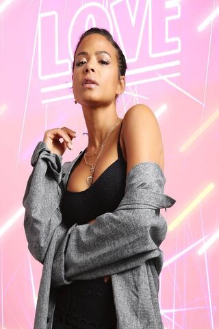 Radiant Vibes: Christina Milian's Bold Style 🌟
