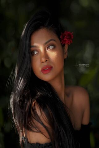 Shaun Romy: A Glimpse of Elegance 🌺✨