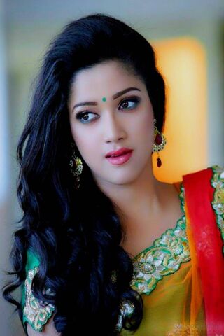 Elegance in Tradition: Abhirami Suresh Shines Bright