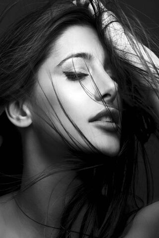 Elegance in Motion: The Allure of Nargis Fakhri