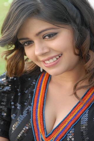 Vibrant Elegance: A Desi Delight 🌺✨