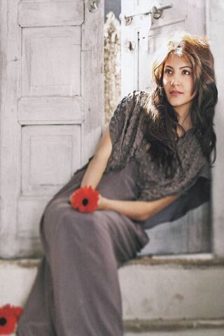 Elegance in Bloom: Anushka Sharma's Timeless Charm 🌸