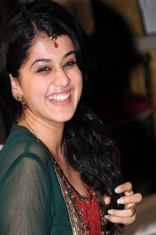 Tapsee: A Moment of Joy 🌟