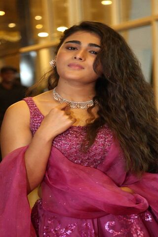Shalini Pandey: A Dazzling Star in Pink 🌟