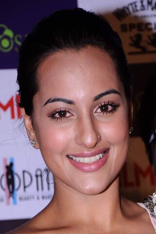 Radiant Charm: The Allure of Sonakshi Sinha ✨