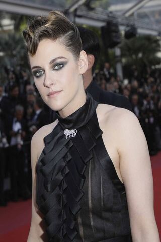 Glamour on the Red Carpet: A Star Shines Bright