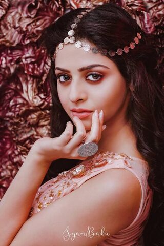 Vedhika: The Essence of Elegance ✨