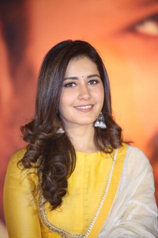 Raasi Khanna: A Glimpse of Grace and Charm ✨