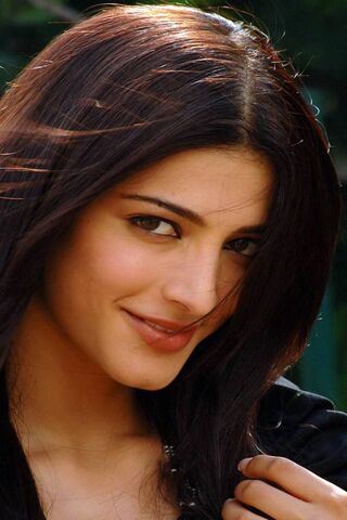 Captivating Charisma: The Allure of Shruti Haasan