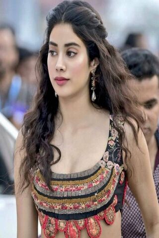 Janvi: A Glimpse of Elegance 🌟