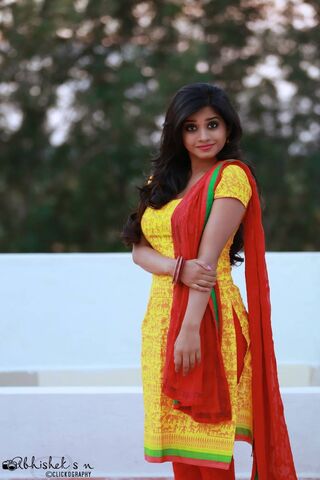 Radiant Elegance: Nabah Natesh in Traditional Splendor 🌼✨