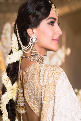 Elegance Personified: A Glimpse of Timeless Beauty