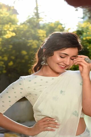 Elegance in Bloom: Raasi Khanna's Radiant Charm 🌼