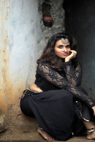 Elegance in Shadows: Chetana Uttej