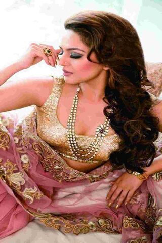 Elegance Personified: Huma Qureshi's Glamorous Look