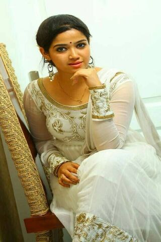 Elegance Personified: Abhirami Suresh in Traditional Attire