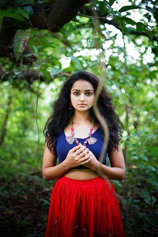 Enchanting Nature: Shanvi's Ethereal Charm 🌿✨