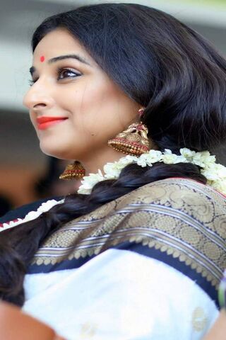 Elegance in Tradition: A Glimpse of Vidya Balan
