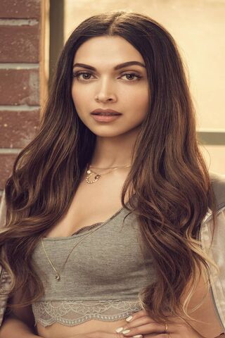 Radiant Elegance: A Glimpse of Glamour