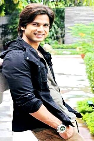 Shahid Kapoor: The Charismatic Star 🌟