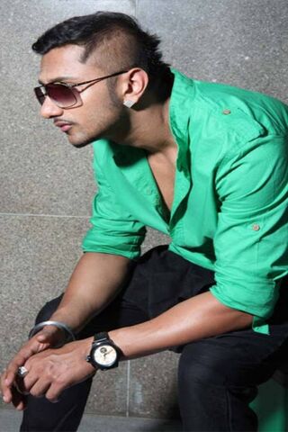 Vibrant Vibes: The Charismatic Honey Singh 🎤✨