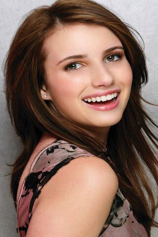 Emma Roberts: A Bright Smile in the Spotlight 🌟