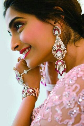 Elegance Personified: A Glimpse of Glamour ✨