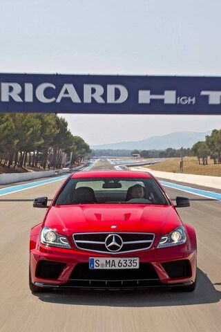 Unleashing Power: The Mercedes C63 AMG on the Track 🚗💨