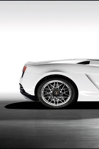 Elegance in Motion: The Lamborghini Spyder 🚗✨