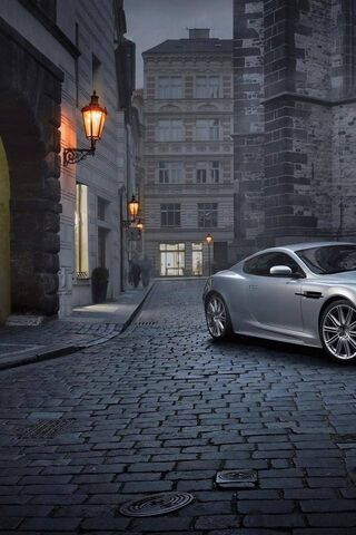 Aston's Urban Elegance 🚗✨