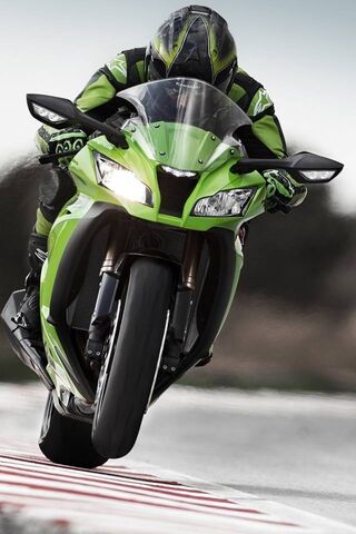 Unleashing the Beast: Suzuki GSX-R in Action! 🏍️💨