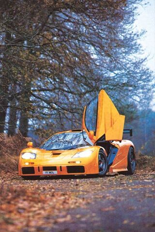 The Iconic McLaren F1: A Legend on Wheels 🚗✨