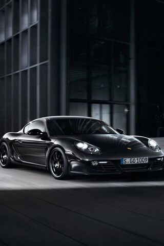 Midnight Racer: The Allure of the Black Beauty 🚗✨