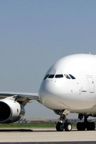 Soaring High: The Majesty of the Airbus A380 ✈️