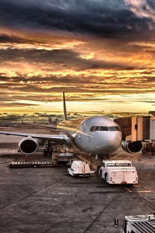 Sunset Serenity at Schiphol Airport 🌅✈️