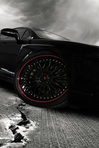 The Bold Elegance of the Bentley Continental 🚗✨