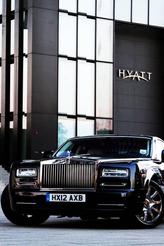 Elegance on Wheels: The Rolls-Royce Phantom